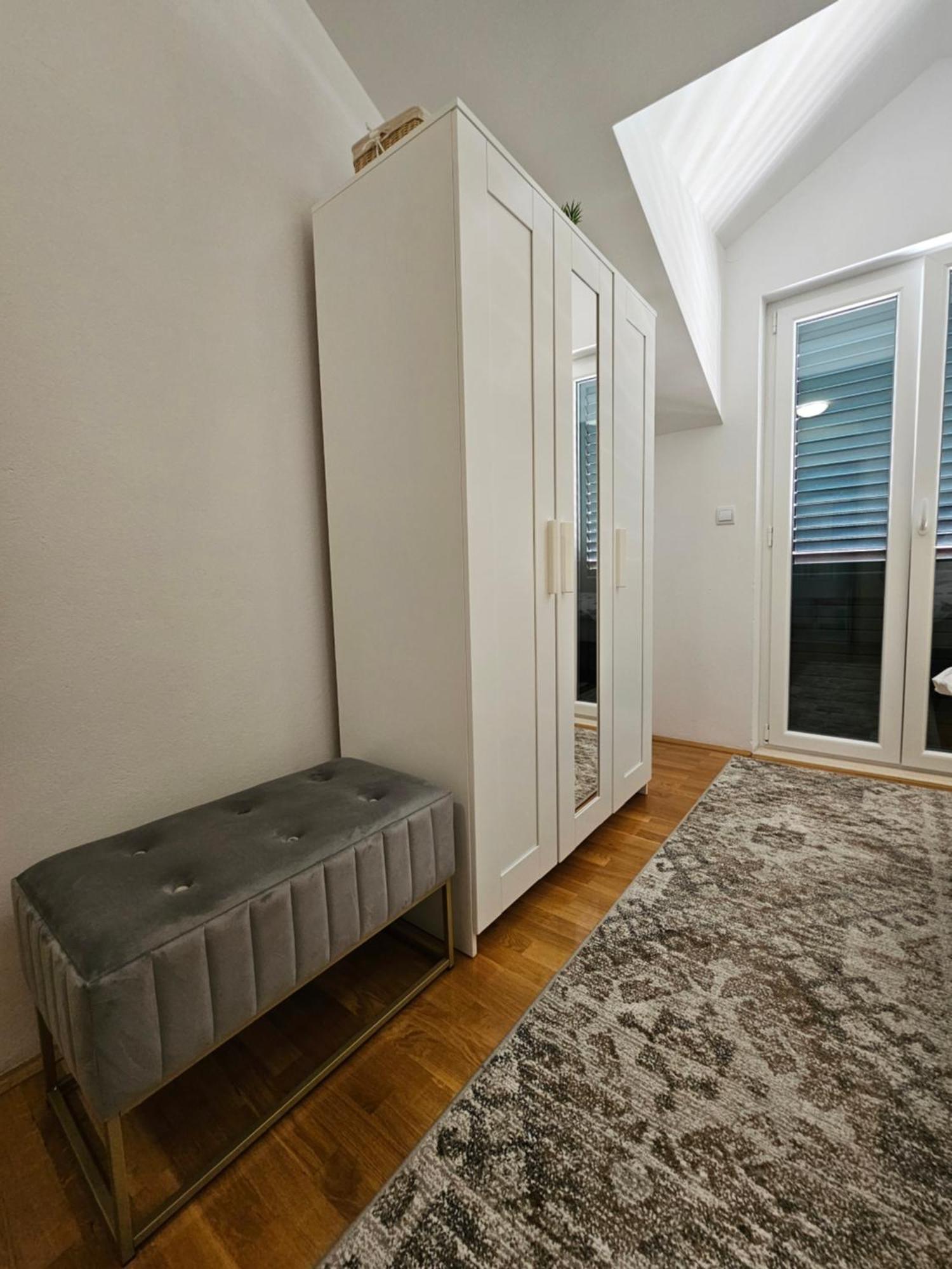 Apartments Kola Banići Esterno foto